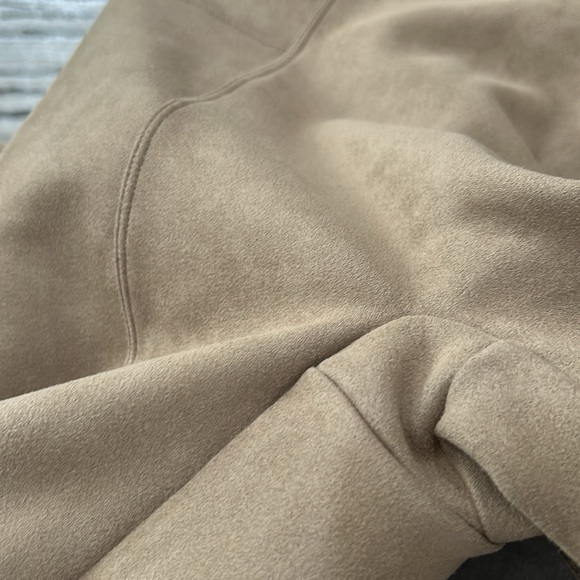 SPANX Medium Faux Suede Leather Rich Caramel Leggings - Picture 10 of 10